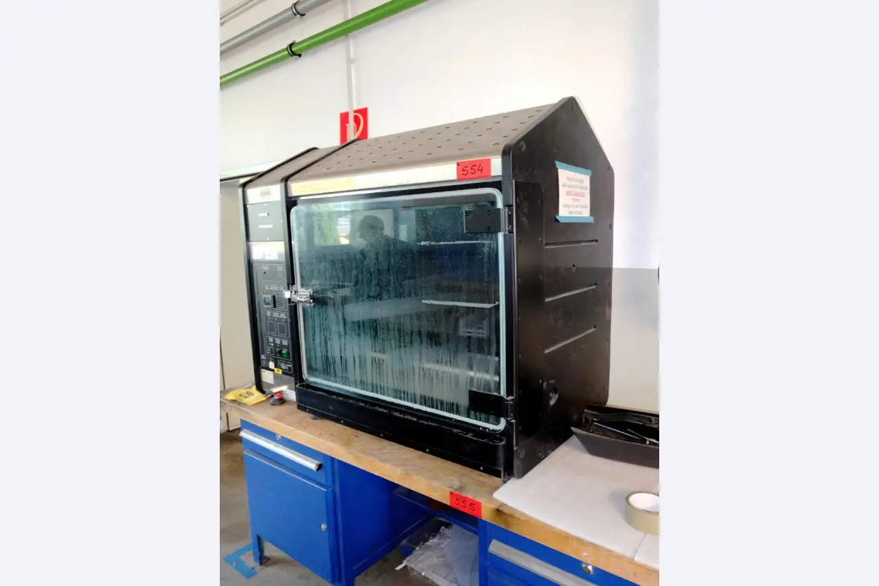 Machines for the manufacturing of foamed <br>and injected attachments and spare parts <br>for the automotive sector-1