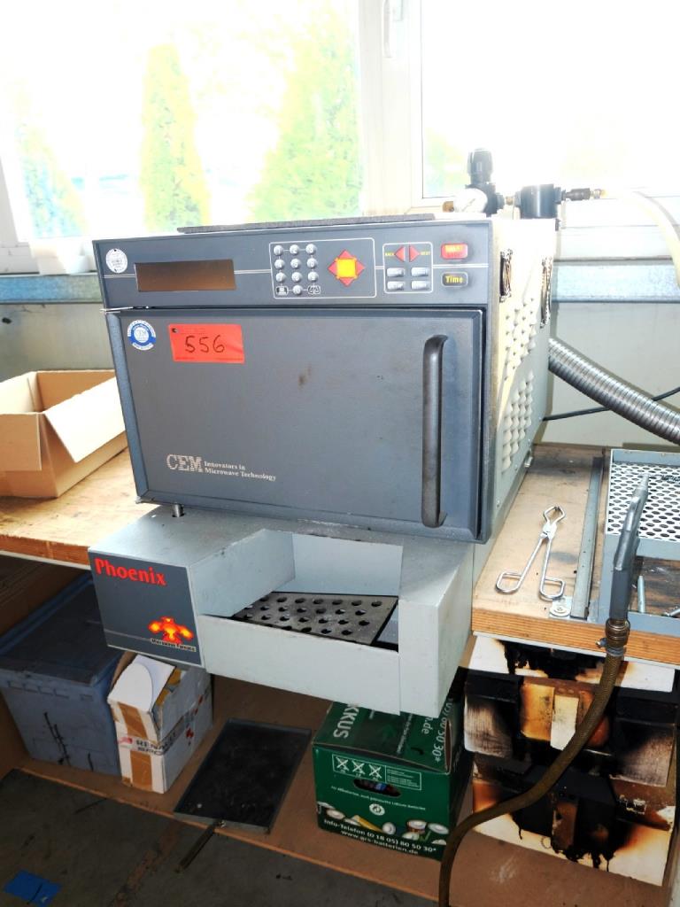 Maschinen zur Herstellung von geschäumten und gespritzten Kfz-(Anbau-)Teilen -1