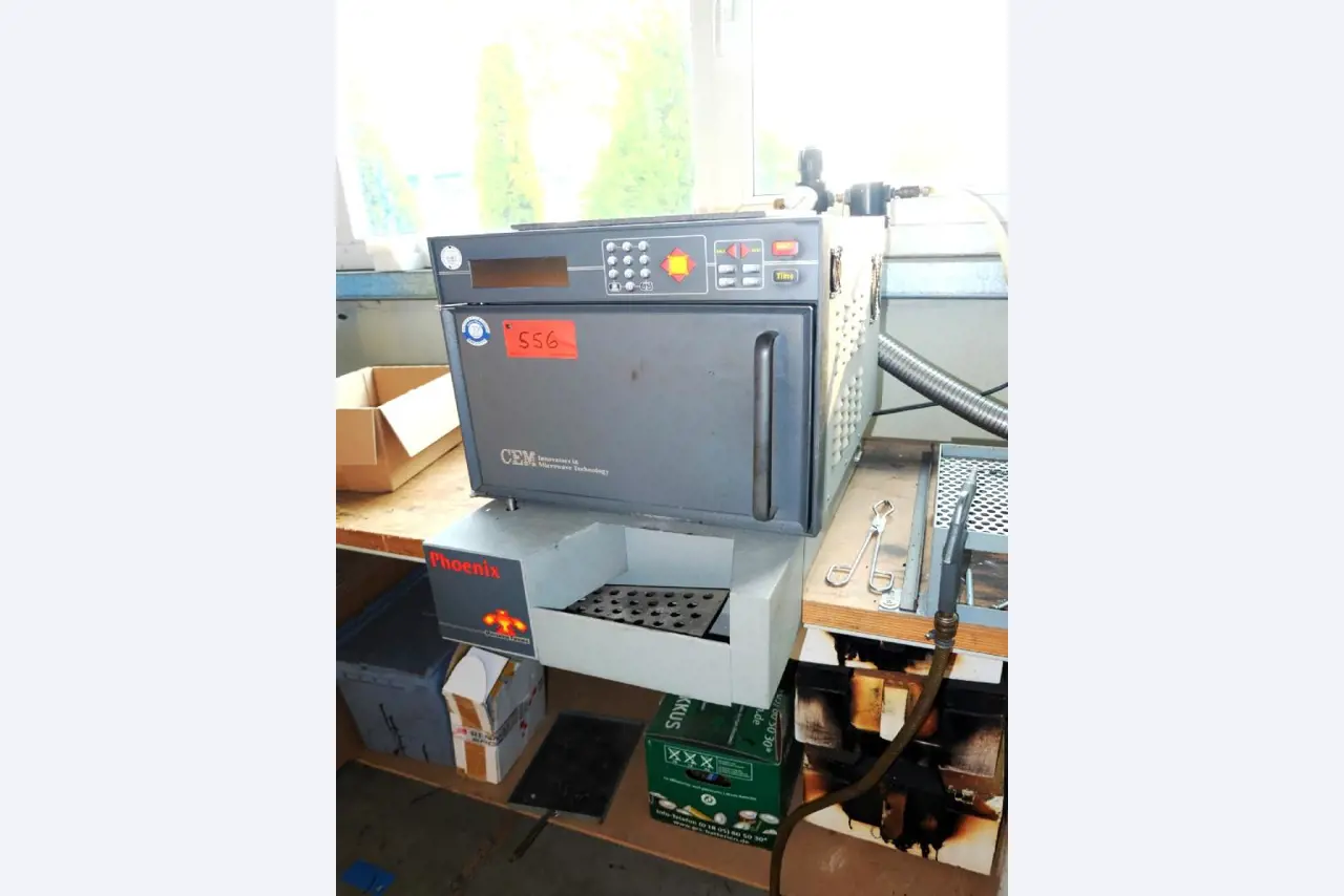 Machines pour la fabrication de pièces (rapportées) automobiles moussées et injectées-1