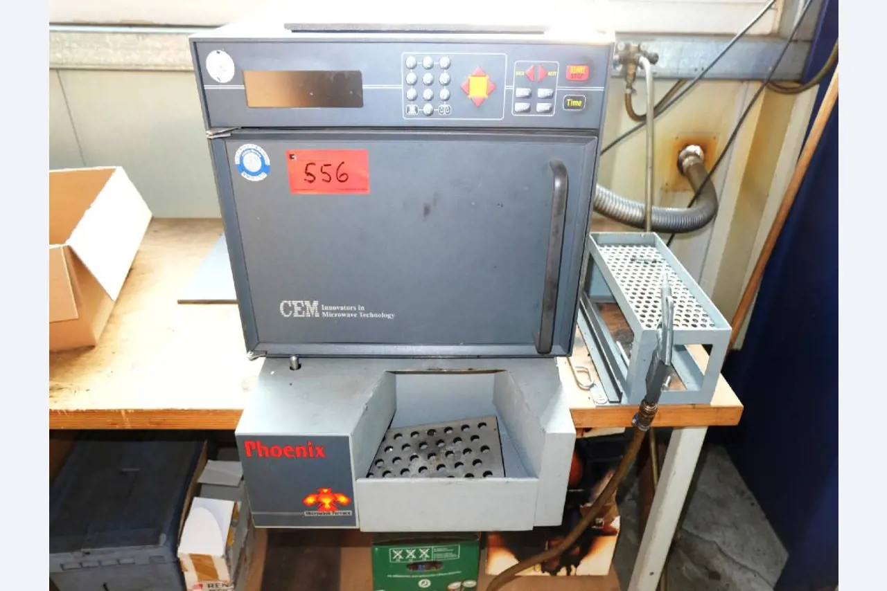 Machines pour la fabrication de pièces (rapportées) automobiles moussées et injectées-2