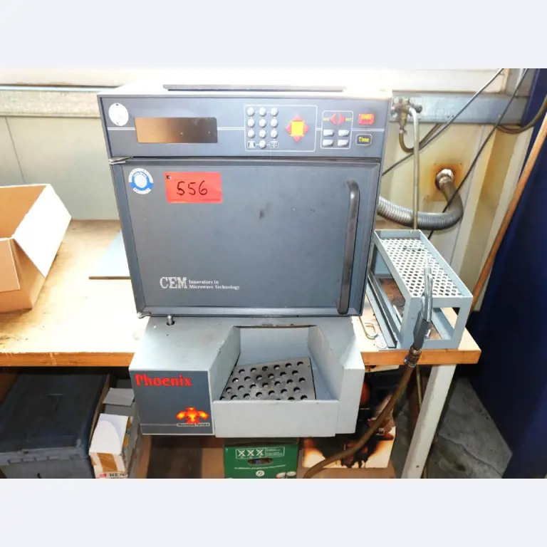 Machines pour la fabrication de pièces (rapportées) automobiles moussées et injectées-2