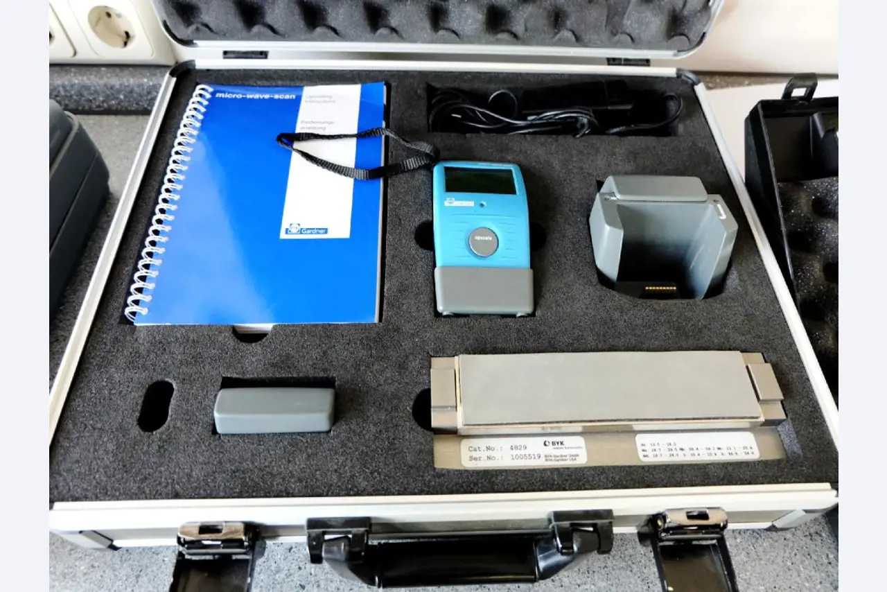 Machines pour la fabrication de pièces (rapportées) automobiles moussées et injectées-1