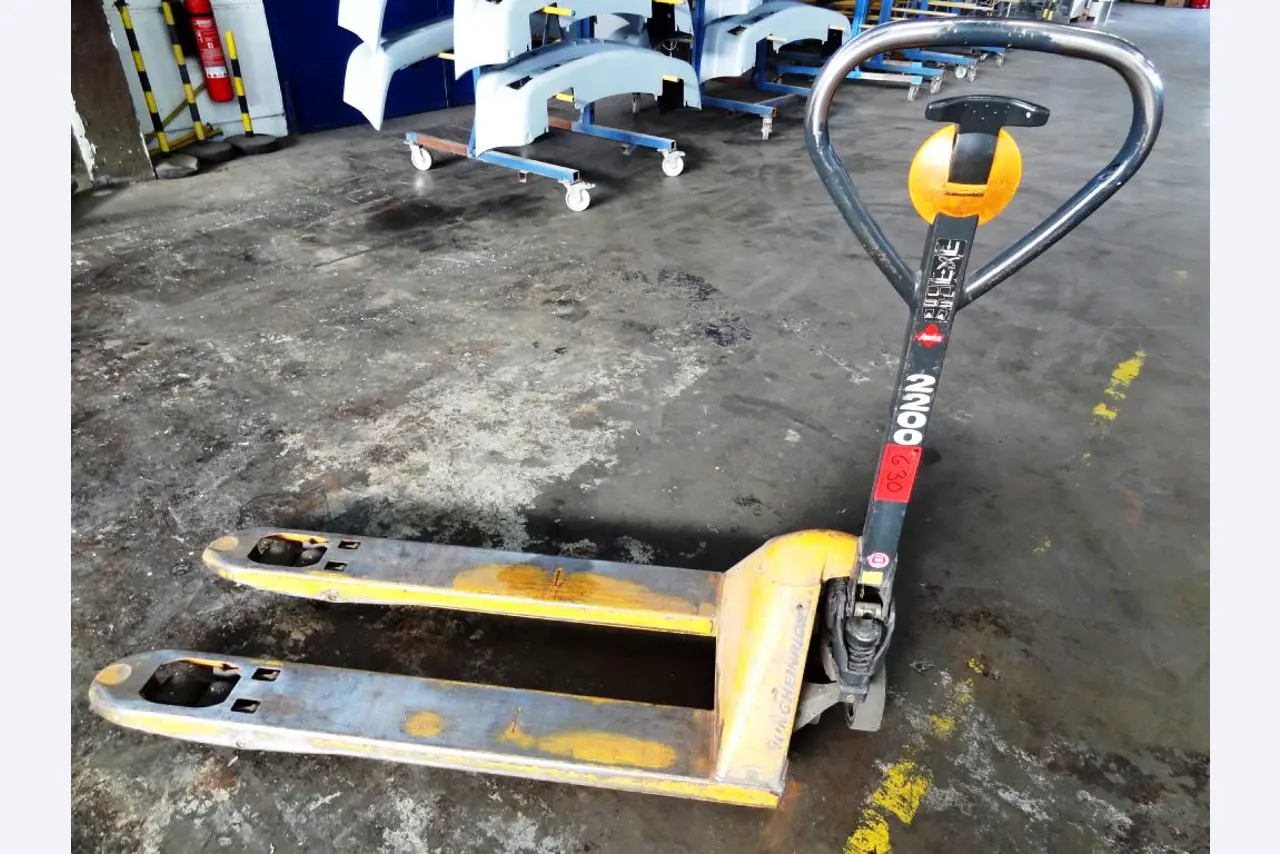 Machines for the manufacturing of foamed <br>and injected attachments and spare parts <br>for the automotive sector-1
