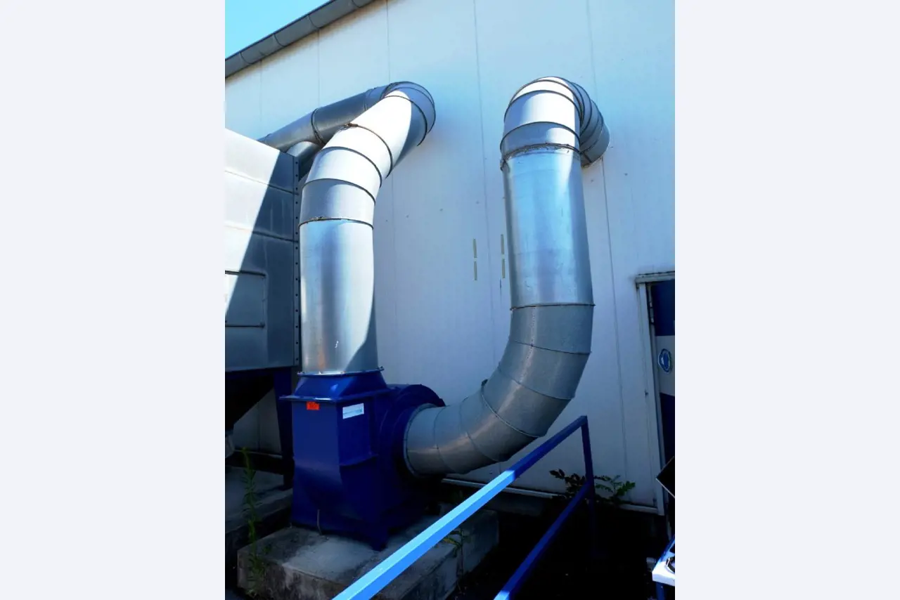 Machines for the manufacturing of foamed <br>and injected attachments and spare parts <br>for the automotive sector-2