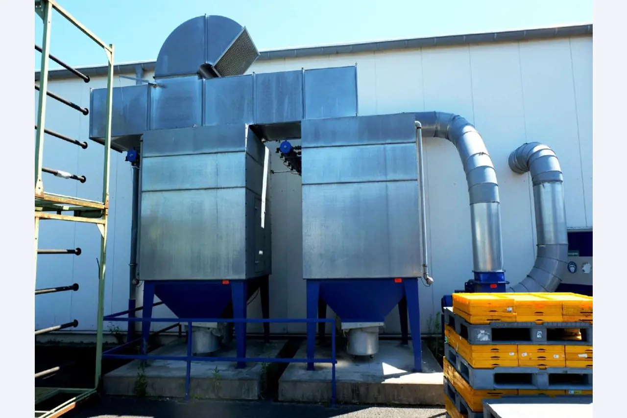 Machines for the manufacturing of foamed <br>and injected attachments and spare parts <br>for the automotive sector-5