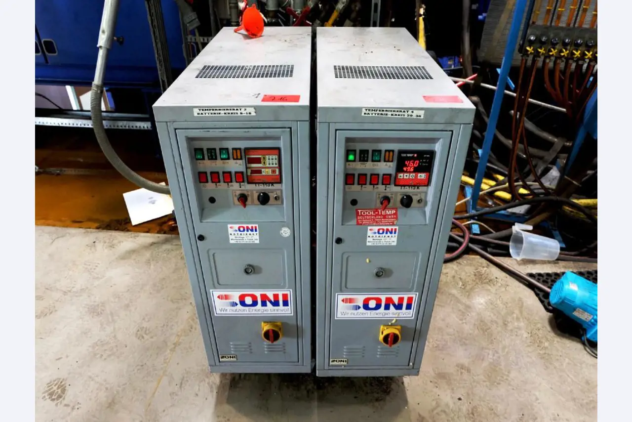 Machines pour la fabrication de pièces (rapportées) automobiles moussées et injectées-1