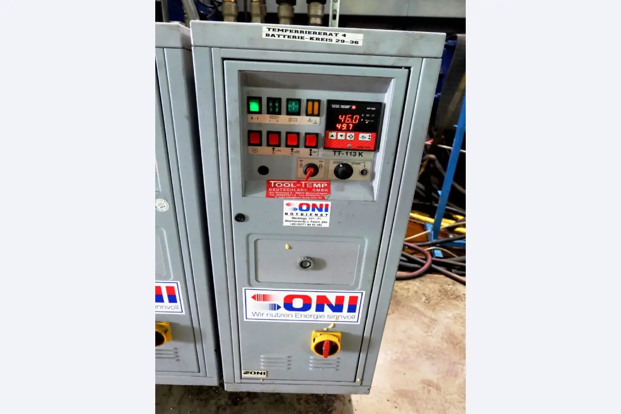 Machines pour la fabrication de pièces (rapportées) automobiles moussées et injectées-2