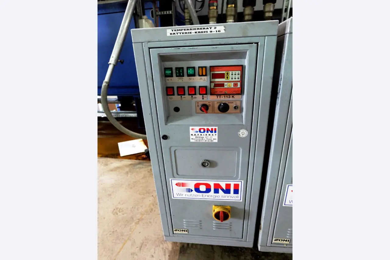 Machines pour la fabrication de pièces (rapportées) automobiles moussées et injectées-3