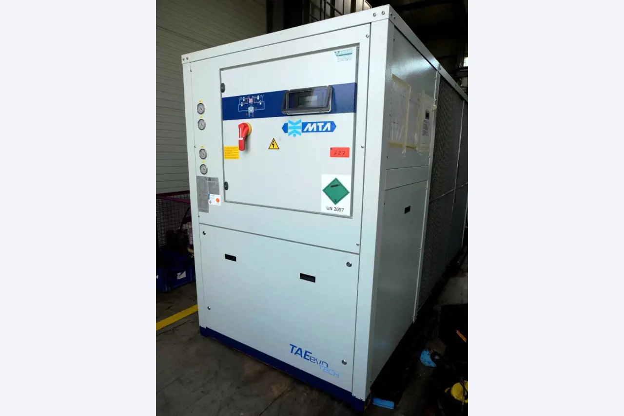 Machines for the manufacturing of foamed <br>and injected attachments and spare parts <br>for the automotive sector-1