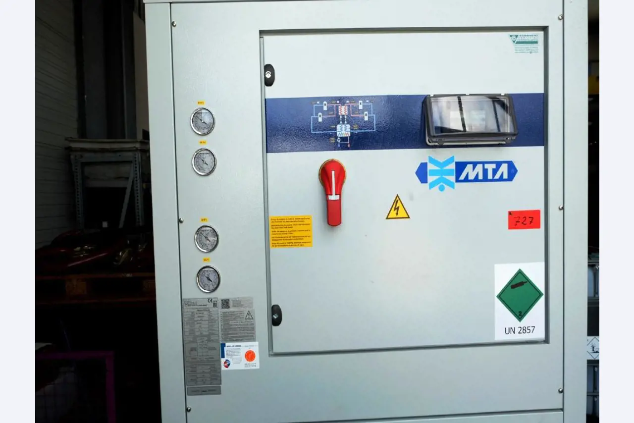 Machines for the manufacturing of foamed <br>and injected attachments and spare parts <br>for the automotive sector-3