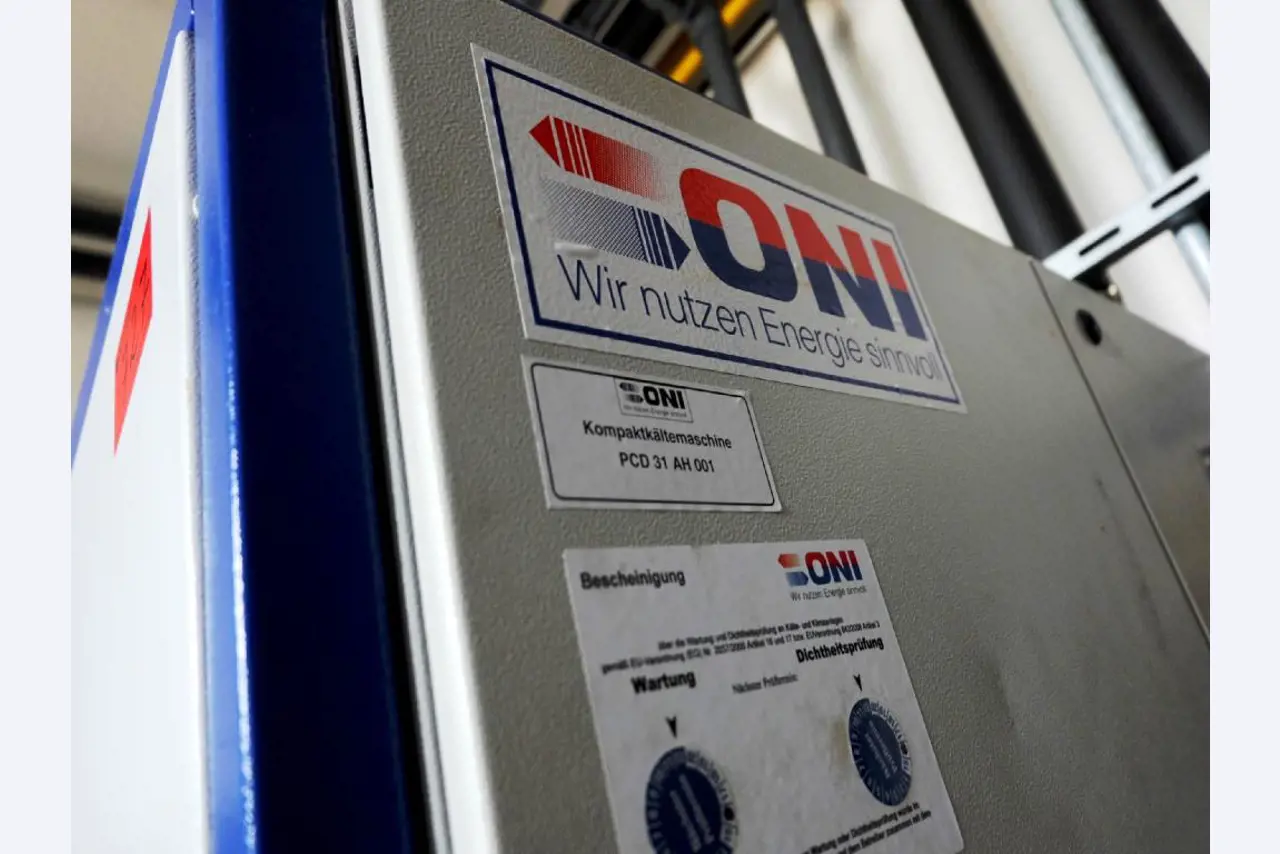 Machines for the manufacturing of foamed <br>and injected attachments and spare parts <br>for the automotive sector-6