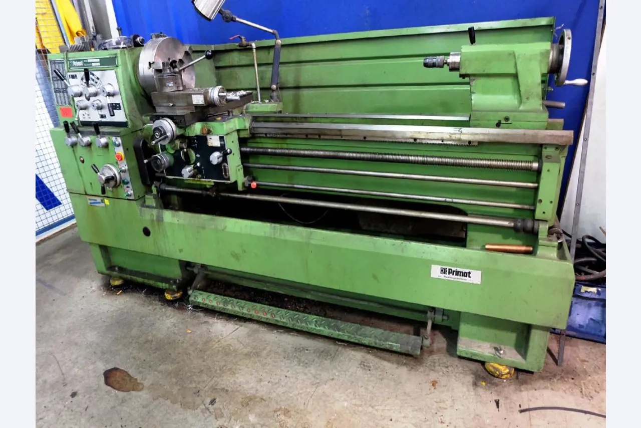 Machines pour la fabrication de pièces (rapportées) automobiles moussées et injectées-5