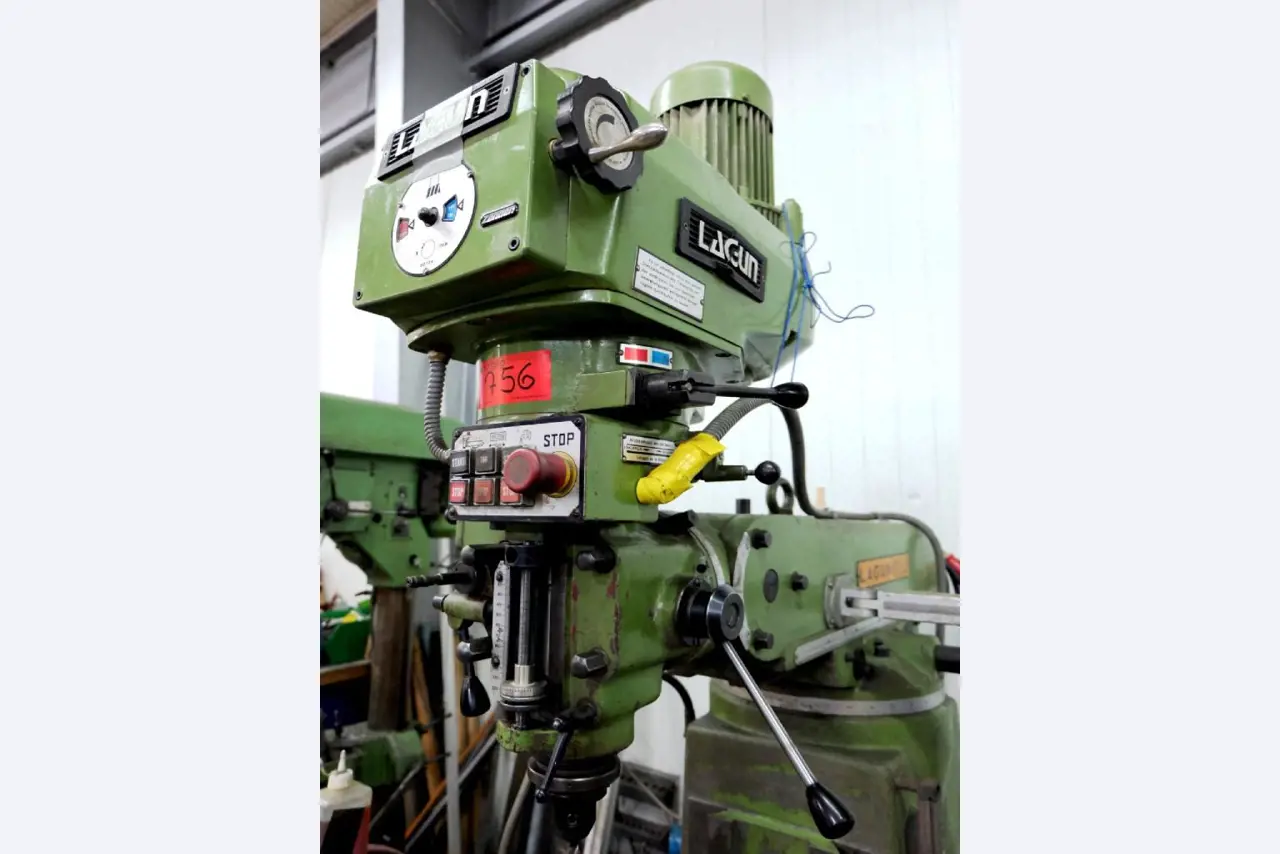 Machines for the manufacturing of foamed <br>and injected attachments and spare parts <br>for the automotive sector-2