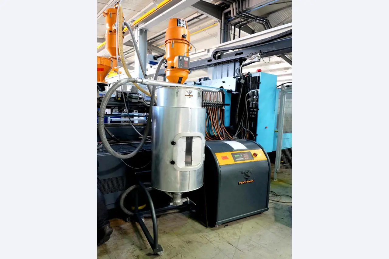 Machines for the manufacturing of foamed <br>and injected attachments and spare parts <br>for the automotive sector-1