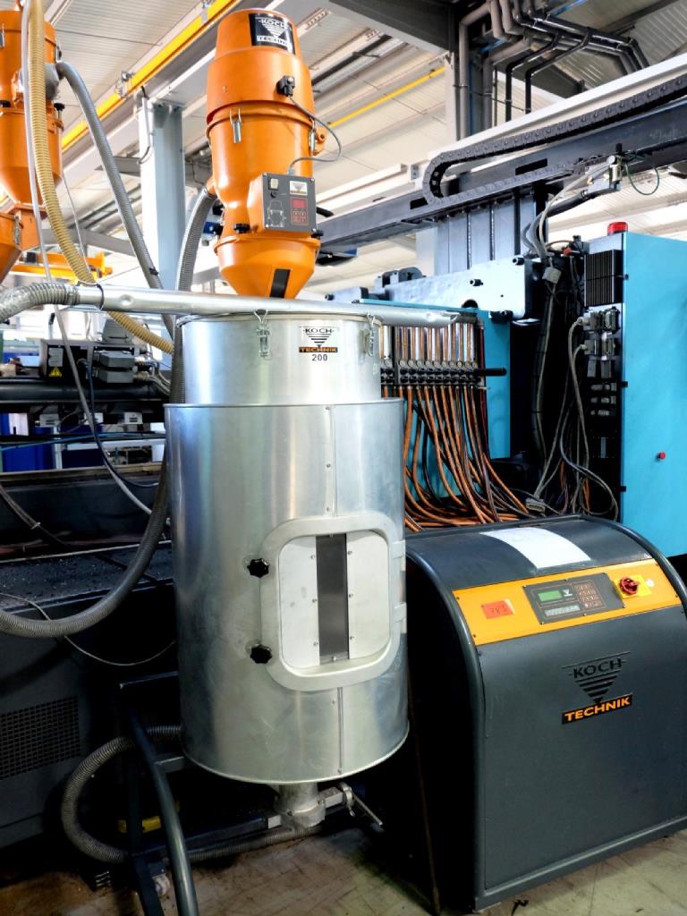 Machines for the manufacturing of foamed <br>and injected attachments and spare parts <br>for the automotive sector-2