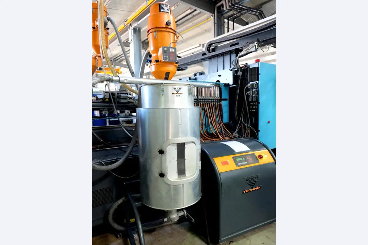 Machines for the manufacturing of foamed <br>and injected attachments and spare parts <br>for the automotive sector-2