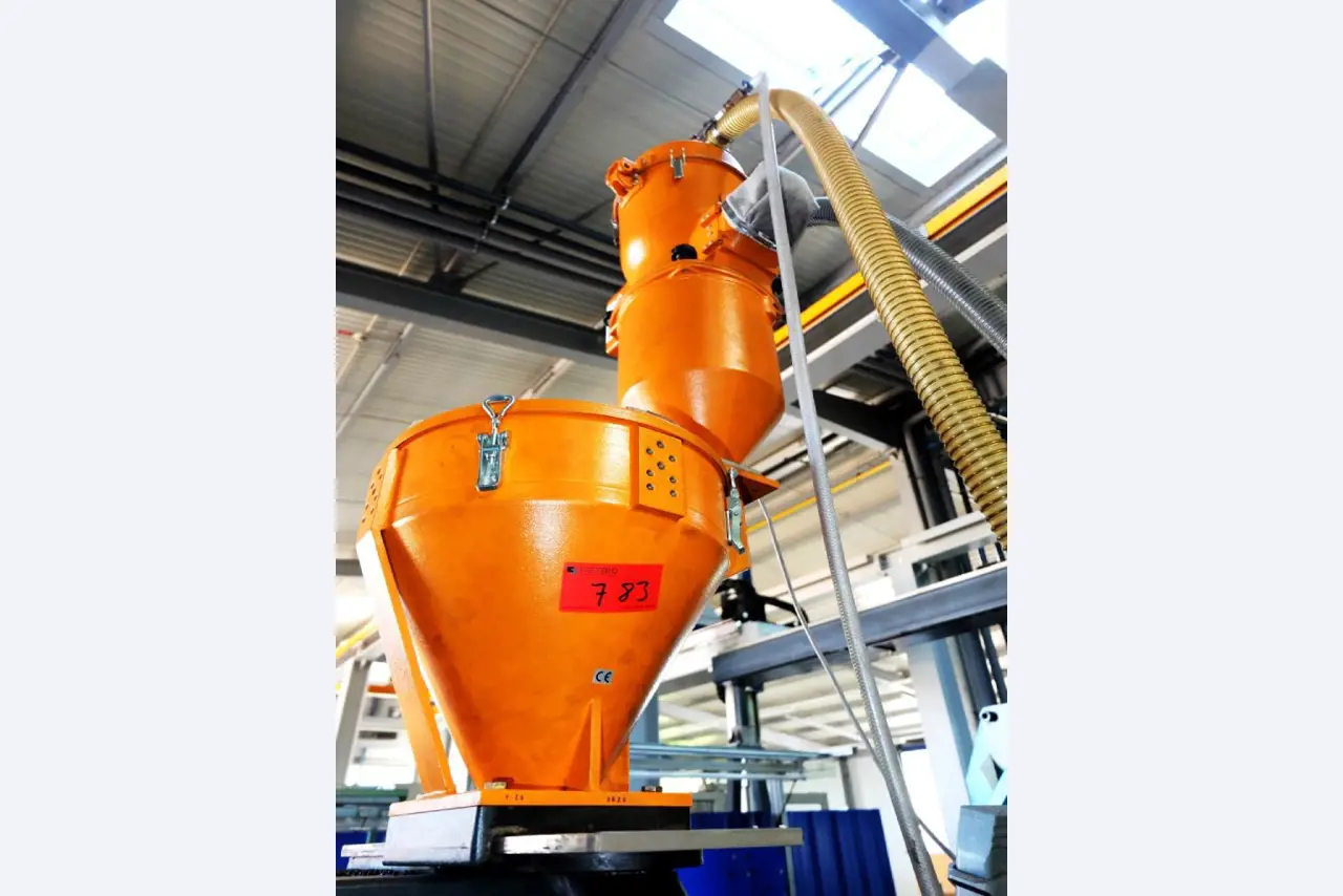 Machines for the manufacturing of foamed <br>and injected attachments and spare parts <br>for the automotive sector-5