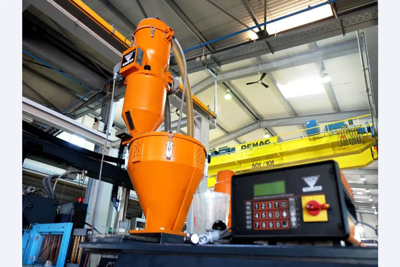 Machines for the manufacturing of foamed <br>and injected attachments and spare parts <br>for the automotive sector-6