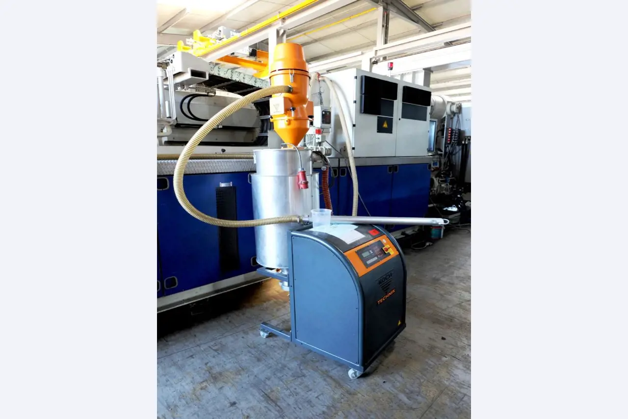 Machines pour la fabrication de pièces (rapportées) automobiles moussées et injectées-1