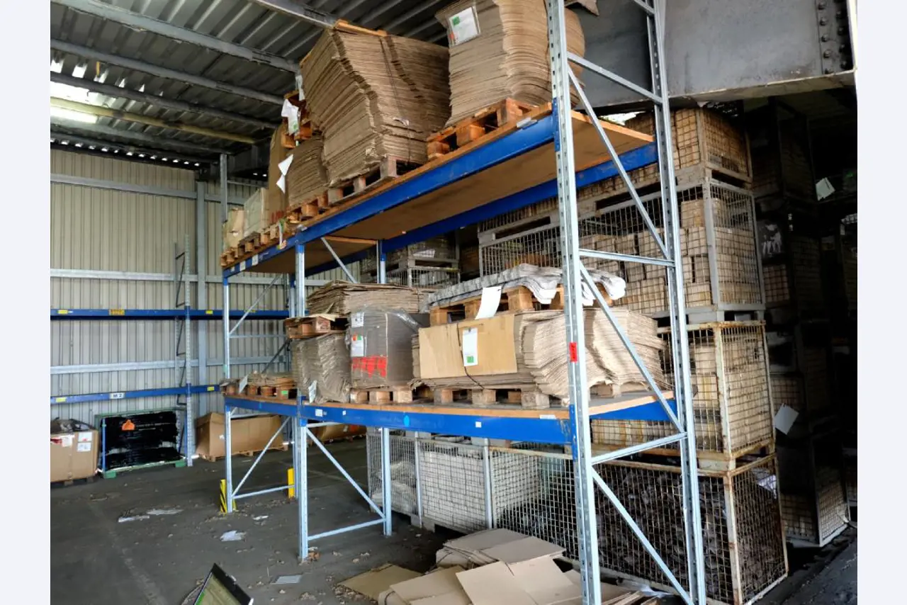 Machines pour la fabrication de pièces (rapportées) automobiles moussées et injectées-1