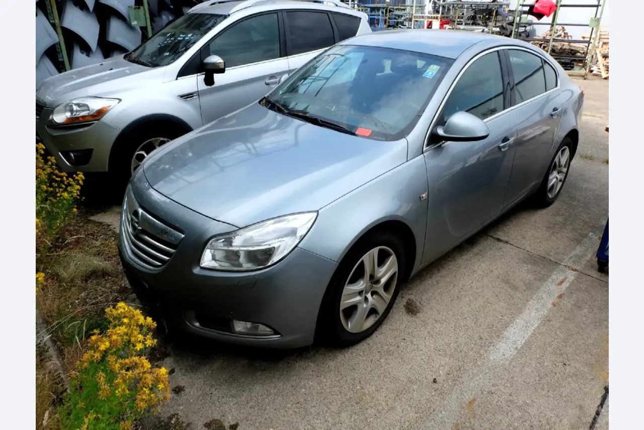 Machines pour la fabrication de pièces (rapportées) automobiles moussées et injectées-1