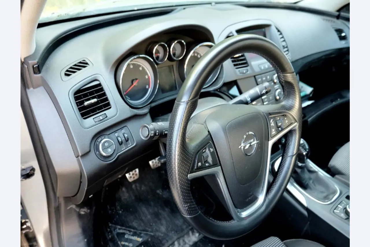 Machines pour la fabrication de pièces (rapportées) automobiles moussées et injectées-7