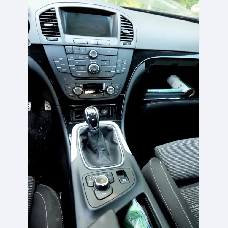 Machines pour la fabrication de pièces (rapportées) automobiles moussées et injectées-8