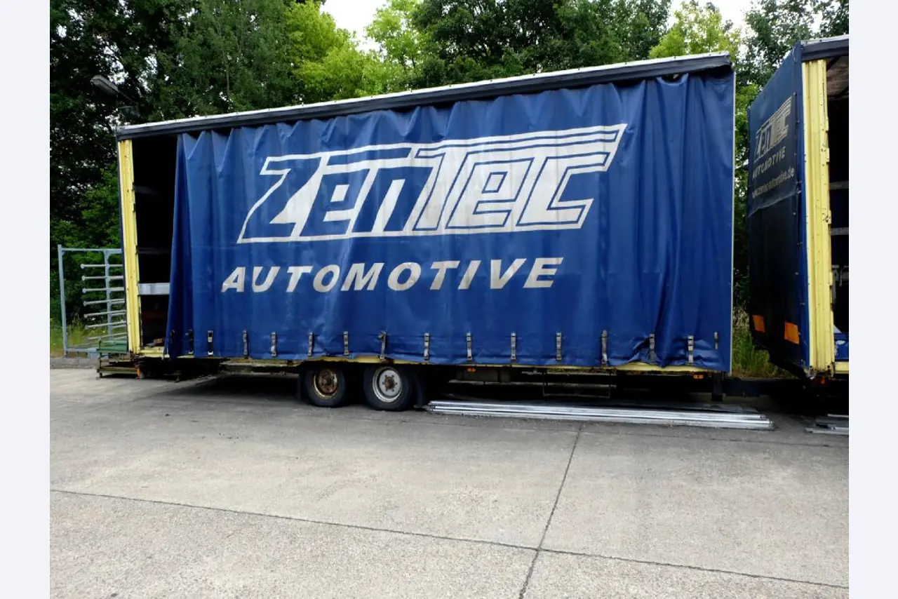 Machines pour la fabrication de pièces (rapportées) automobiles moussées et injectées-1