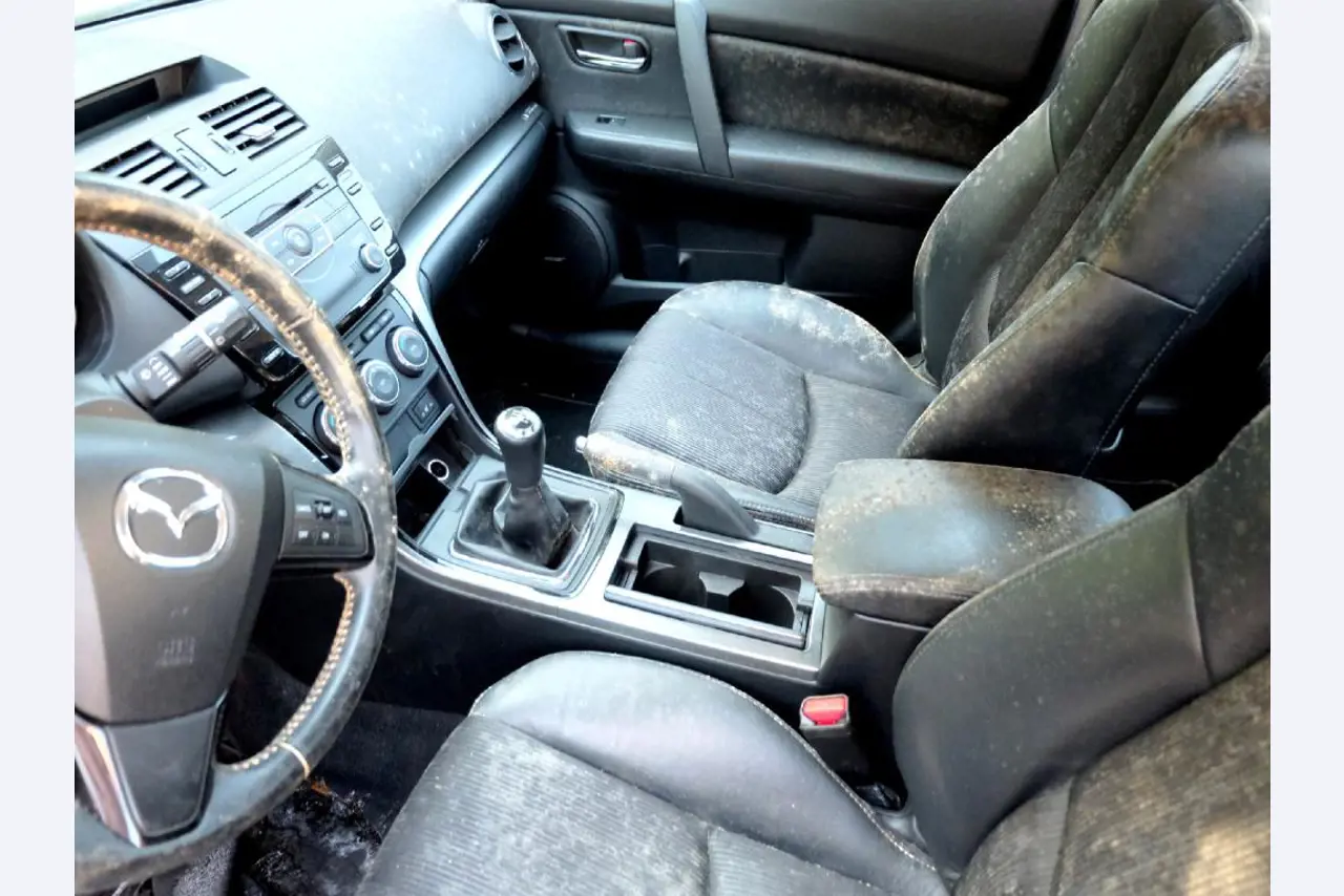 Machines for the manufacturing of foamed <br>and injected attachments and spare parts <br>for the automotive sector-11