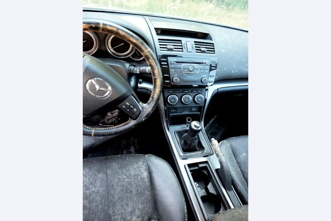 Machines for the manufacturing of foamed <br>and injected attachments and spare parts <br>for the automotive sector-12