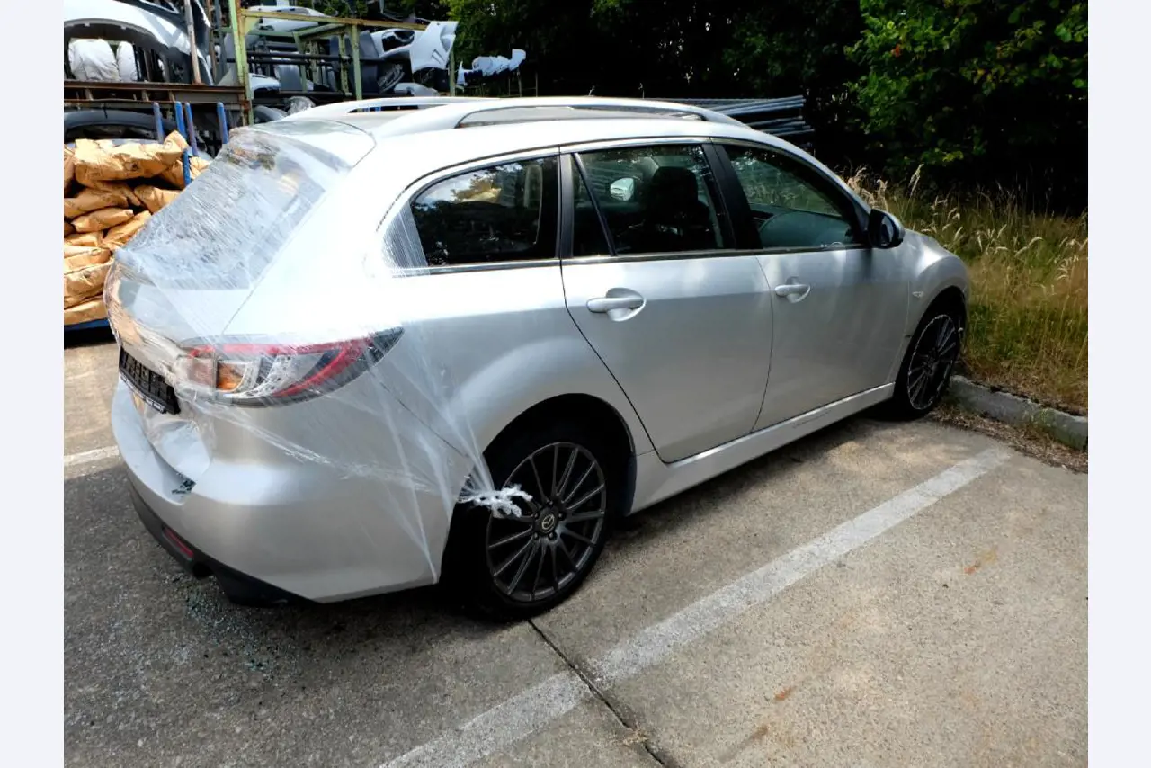 Machines for the manufacturing of foamed <br>and injected attachments and spare parts <br>for the automotive sector-5