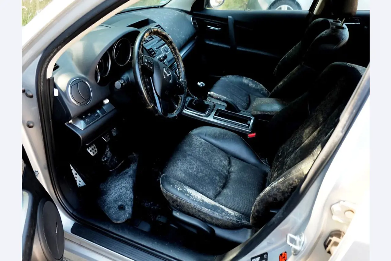 Machines for the manufacturing of foamed <br>and injected attachments and spare parts <br>for the automotive sector-9