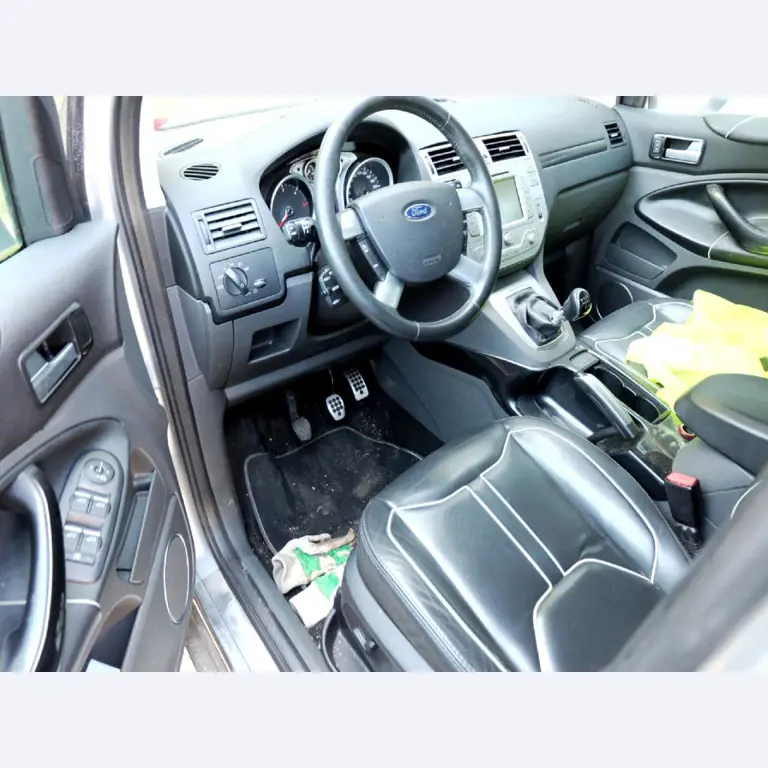 Machines for the manufacturing of foamed <br>and injected attachments and spare parts <br>for the automotive sector-10