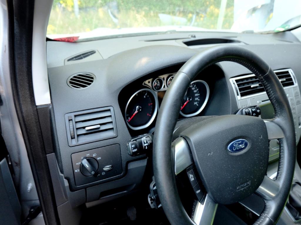 Machines for the manufacturing of foamed <br>and injected attachments and spare parts <br>for the automotive sector-12