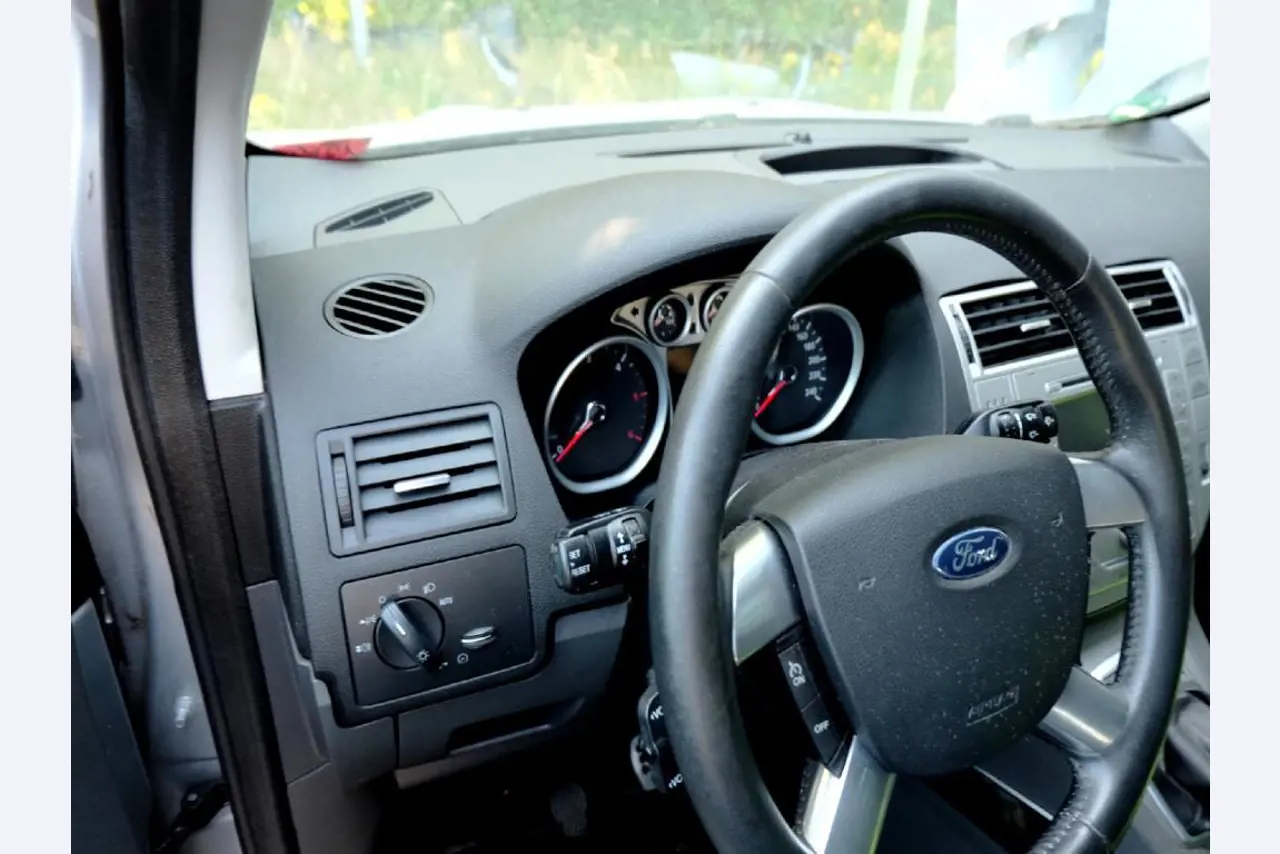 Machines for the manufacturing of foamed <br>and injected attachments and spare parts <br>for the automotive sector-12