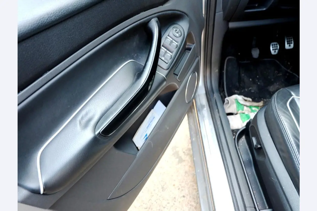 Machines for the manufacturing of foamed <br>and injected attachments and spare parts <br>for the automotive sector-9