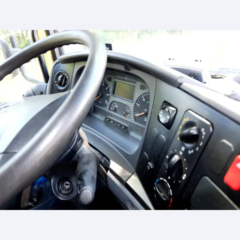 Machines for the manufacturing of foamed <br>and injected attachments and spare parts <br>for the automotive sector-10