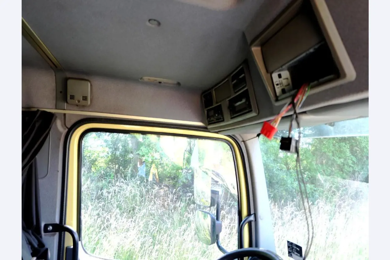 Machines for the manufacturing of foamed <br>and injected attachments and spare parts <br>for the automotive sector-12