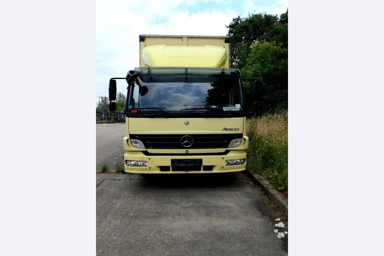 Machines for the manufacturing of foamed <br>and injected attachments and spare parts <br>for the automotive sector-2