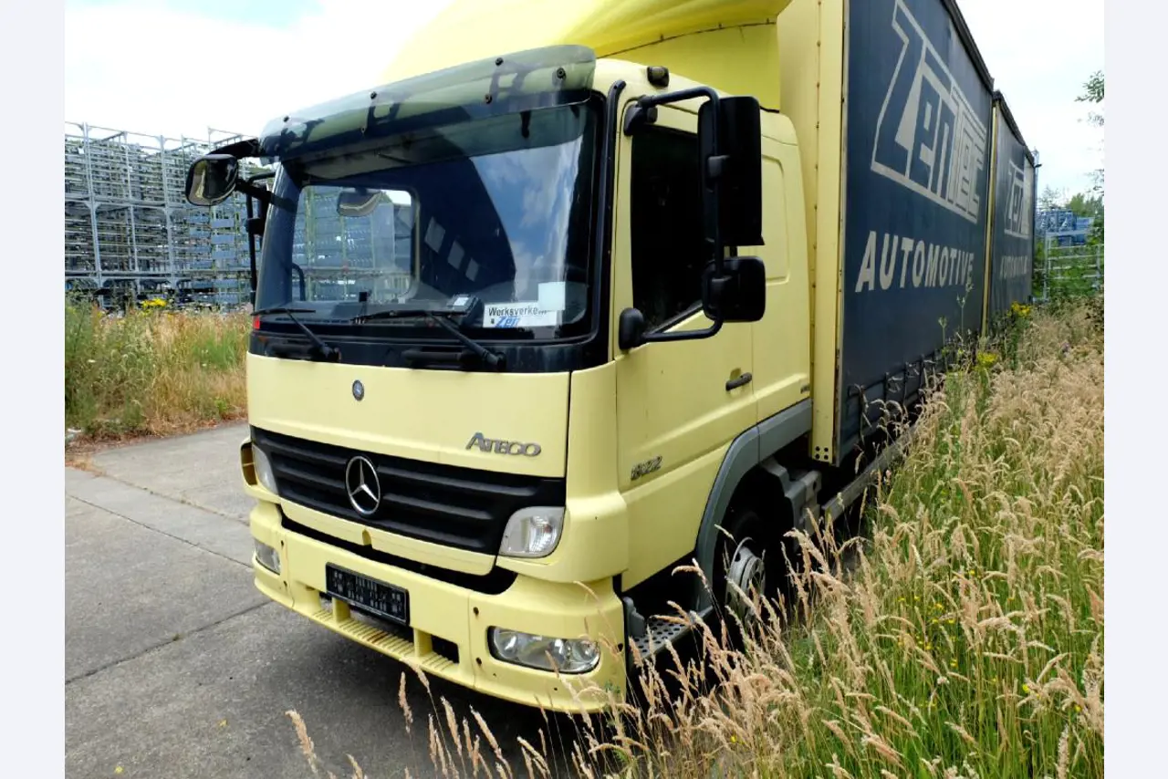 Machines for the manufacturing of foamed <br>and injected attachments and spare parts <br>for the automotive sector-4