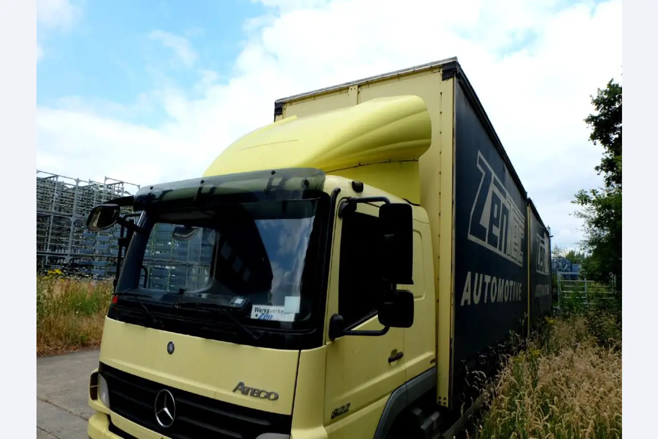 Machines for the manufacturing of foamed <br>and injected attachments and spare parts <br>for the automotive sector-5