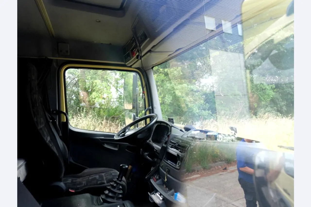 Machines for the manufacturing of foamed <br>and injected attachments and spare parts <br>for the automotive sector-6