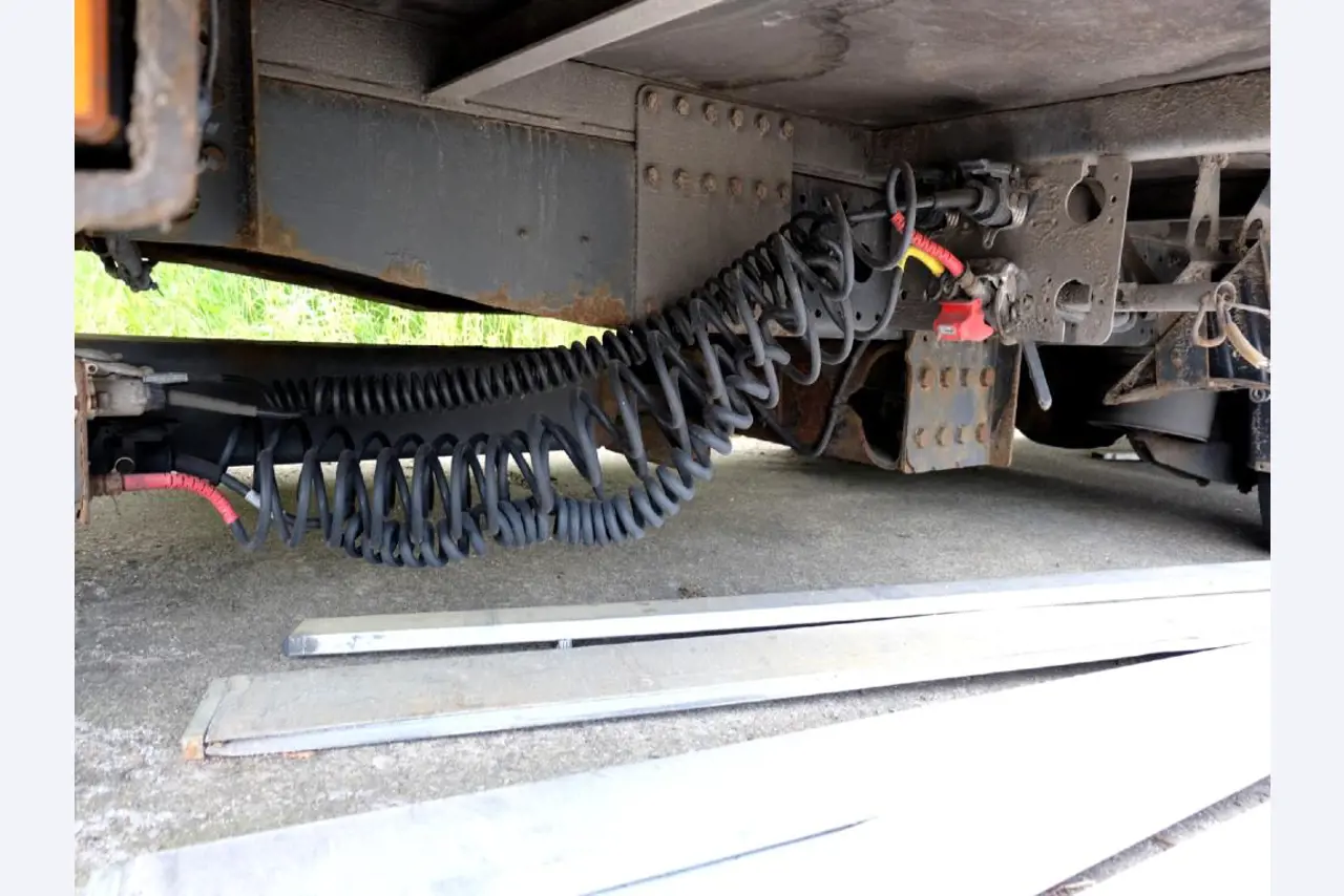 Machines for the manufacturing of foamed <br>and injected attachments and spare parts <br>for the automotive sector-7