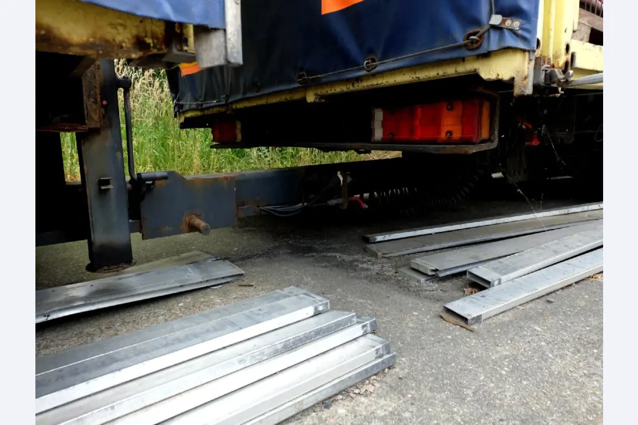 Machines for the manufacturing of foamed <br>and injected attachments and spare parts <br>for the automotive sector-8