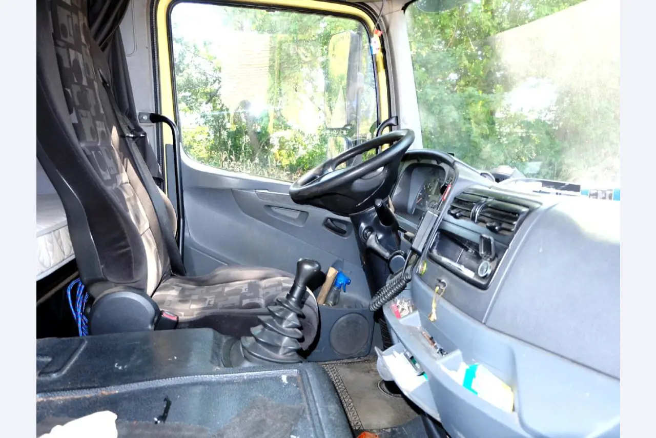 Machines for the manufacturing of foamed <br>and injected attachments and spare parts <br>for the automotive sector-9