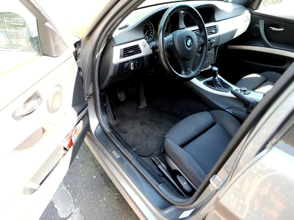 Máquinas para a produção de peças (complementares) para automóveis espumadas e moldadas por injeção-10