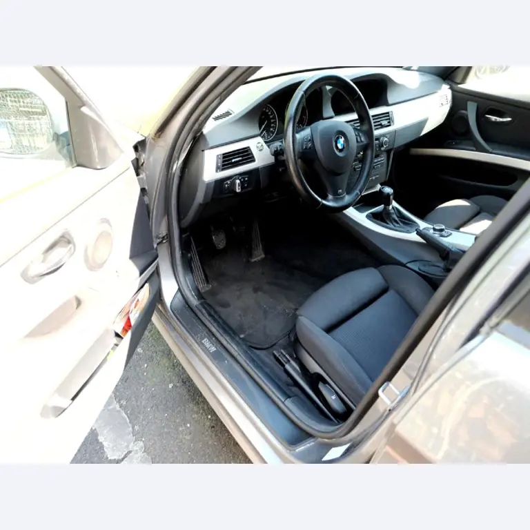 Machines pour la fabrication de pièces (rapportées) automobiles moussées et injectées-10