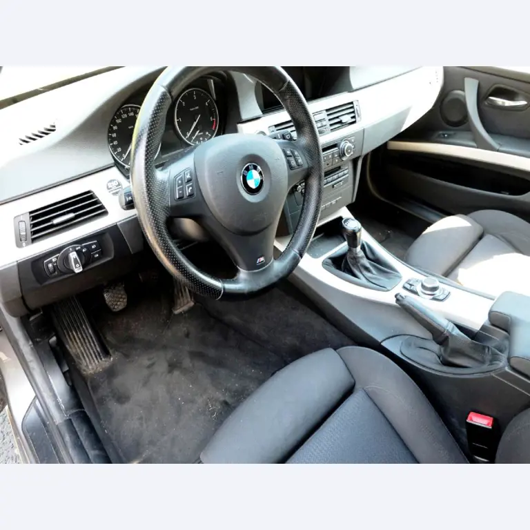 Machines pour la fabrication de pièces (rapportées) automobiles moussées et injectées-11