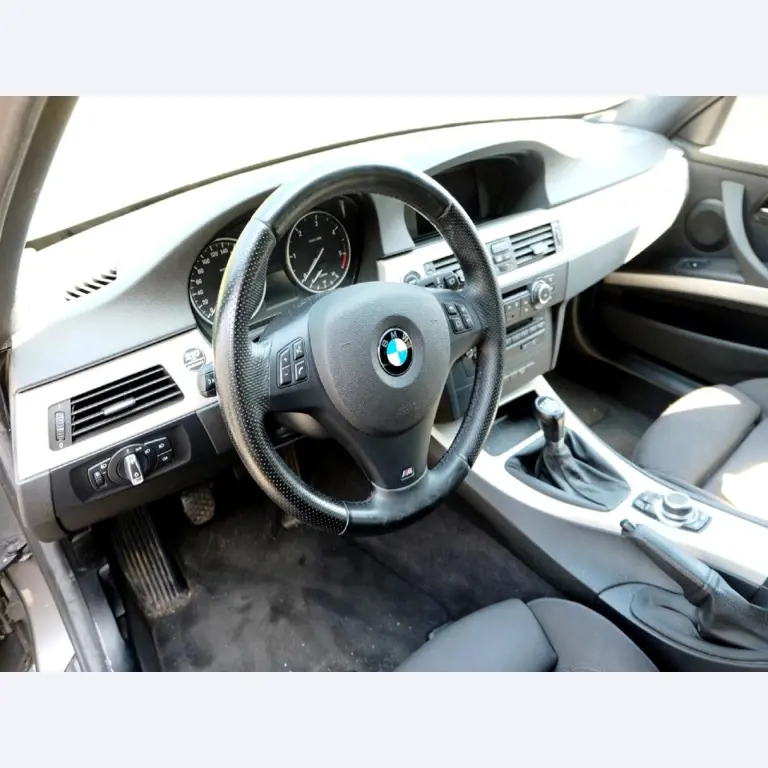 Machines pour la fabrication de pièces (rapportées) automobiles moussées et injectées-12