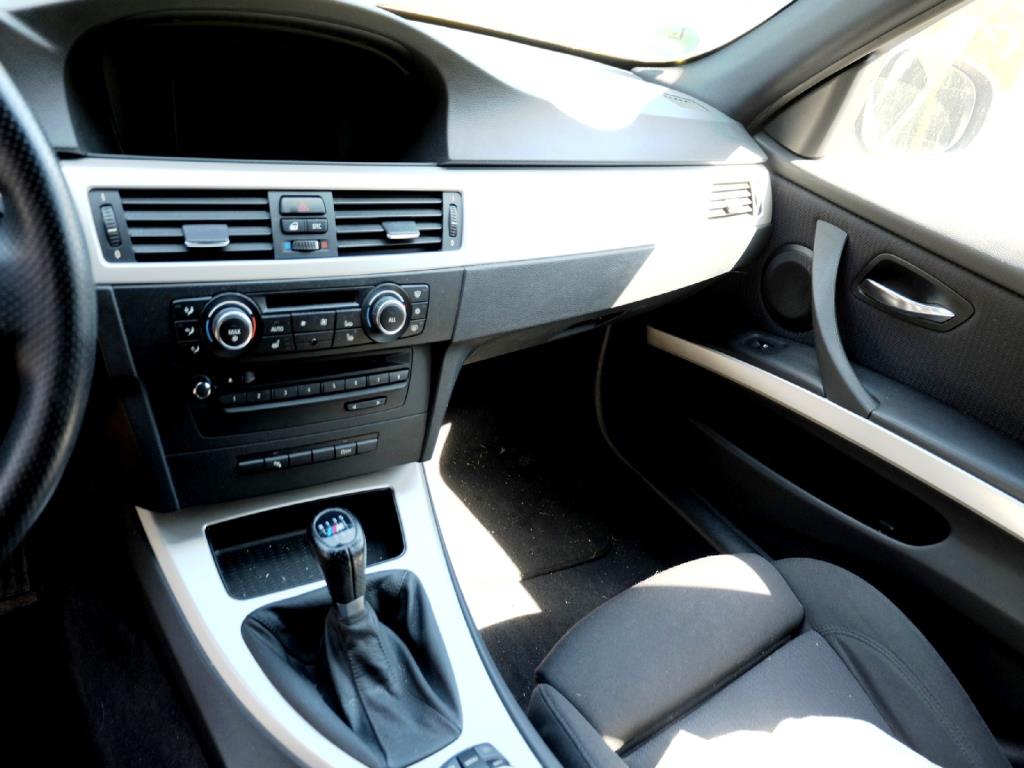 Máquinas para a produção de peças (complementares) para automóveis espumadas e moldadas por injeção-13